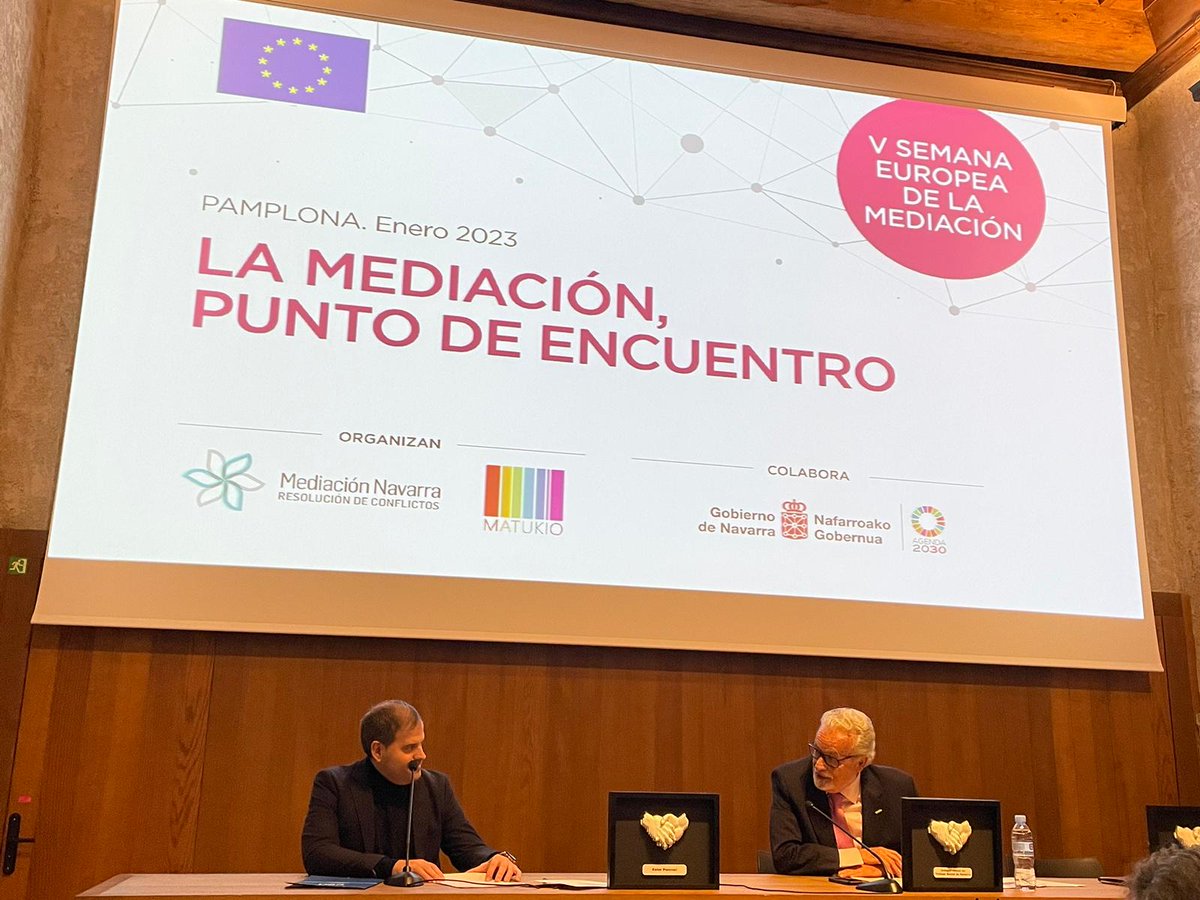 Jesús Maeztu explica los nuevos caminos de la #mediación -como la introducción de esta vía de resolución de conflictos en #MediacióndPA - en la V Semana Europea de la Mediación en #Pamplona  <a href="/MatukioEventos/">Matukio</a> y <a href="/mediacionavarra/">Mediación Navarra</a> en <a href="/CEN_Navarra/">CEN</a>

defensordelpuebloandaluz.es/actualidad/jes…