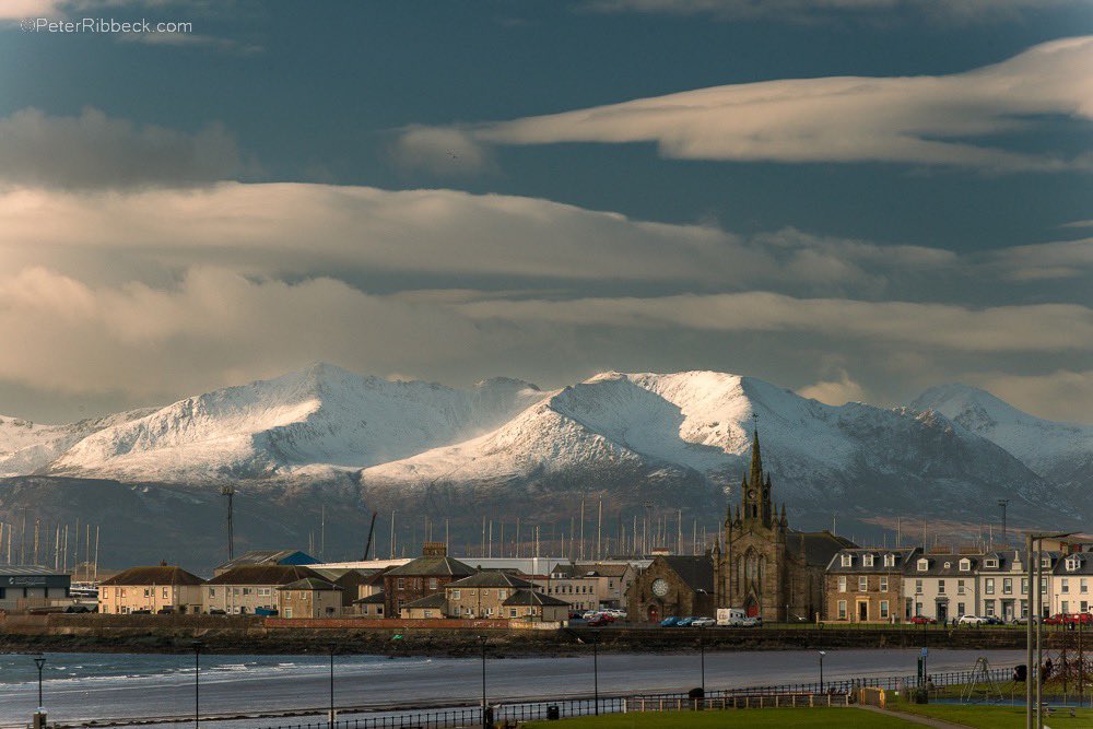 The Isle of Arran looking fabulous in the sunshine. #Arran #IsleofArran #Ardrossan #AyrshireandArran #discoverAyrshire #Visitscotland #Goatfell #DevelsPunsbowl @VisitScotland @ardrossanherald