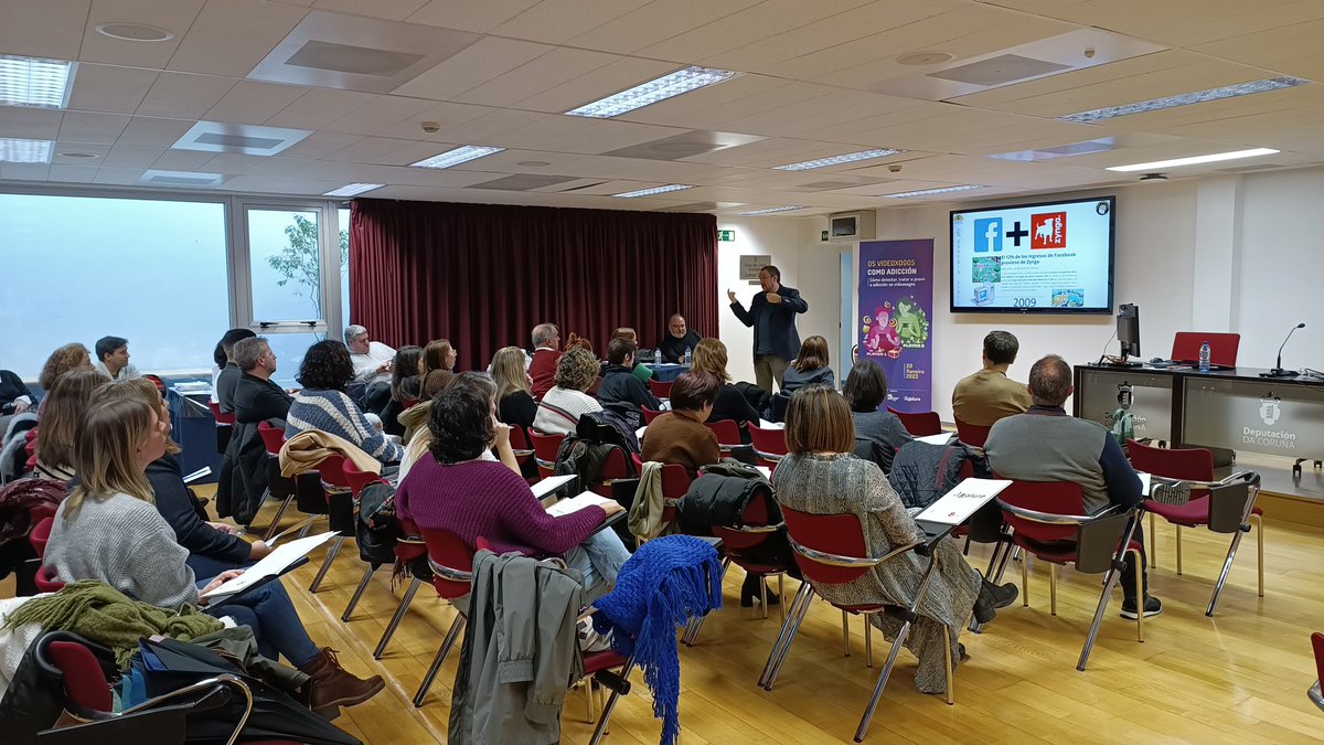 agalure's tweet image. 🎙️ Terceiro relatorio da mañá: sobrecolledora exposición de @ColeGC, formador do #PlanDirector da Garda Civil, sobre a industria do #videoxogo e as súas consecuencias.

#prevencion #coruña #lootboxes #xuventude #videoxogos #adiccion