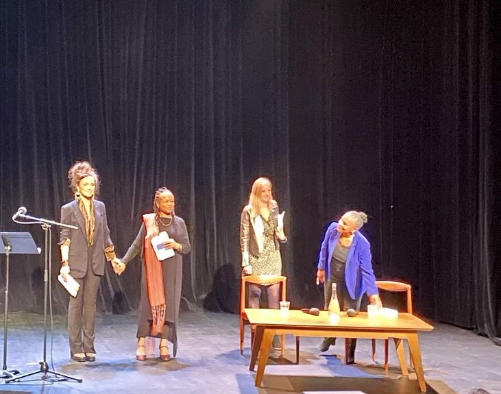 LavraieD's tweet photo. ChTaubira: C’était mardi 17/01 à la @maisonpoesie1, autour de Frivolités, avec Leona Cosa et Mariann Mattheus à la lecture, @AmlieCordonnier à la modération, et le public gourmand et avisé. Combats politiques, musique et poésie : c’est notre art de vivre… https://t.co/gpgS3Apkbt