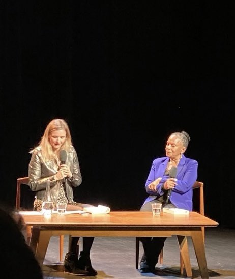 LavraieD's tweet photo. ChTaubira: C’était mardi 17/01 à la @maisonpoesie1, autour de Frivolités, avec Leona Cosa et Mariann Mattheus à la lecture, @AmlieCordonnier à la modération, et le public gourmand et avisé. Combats politiques, musique et poésie : c’est notre art de vivre… https://t.co/gpgS3Apkbt