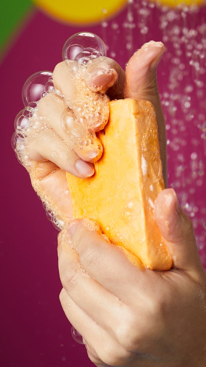 Et plastfritt alternativ til dusjsåpe laget med fersk pasjonsfruktjuice? Vår nye bodywash gjør susen! 🫧 Vegansk, mykt og digg!!

*Limited 

bit.ly/3kjzoNd