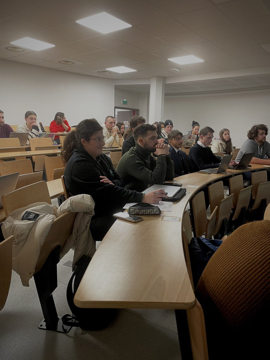 J’organisais hier la Conférence des Élus Étudiants de l’<a href="/Univ_St_Etienne/">Université Jean Monnet Saint-Étienne</a>, avec de nombreuses thématiques :

🇪🇺 Alliance #Transform4Europe
📢 Instance étudiante 
🧑‍🎓 Valorisation de l’engagement …

Merci aux élus pour leur présence, et leur engagement au quotidien ! 👏