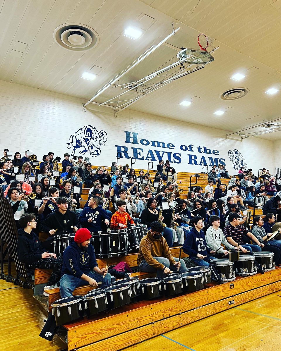 MusicReavis's tweet photo. What a great game last night!  The girls basketball team may not have gotten the W but they fought hard all night…even into overtime!  Thanks to the Herd for bringing the energy! @ReavisAthletics @tzasada https://t.co/Hvuh8LjY8V