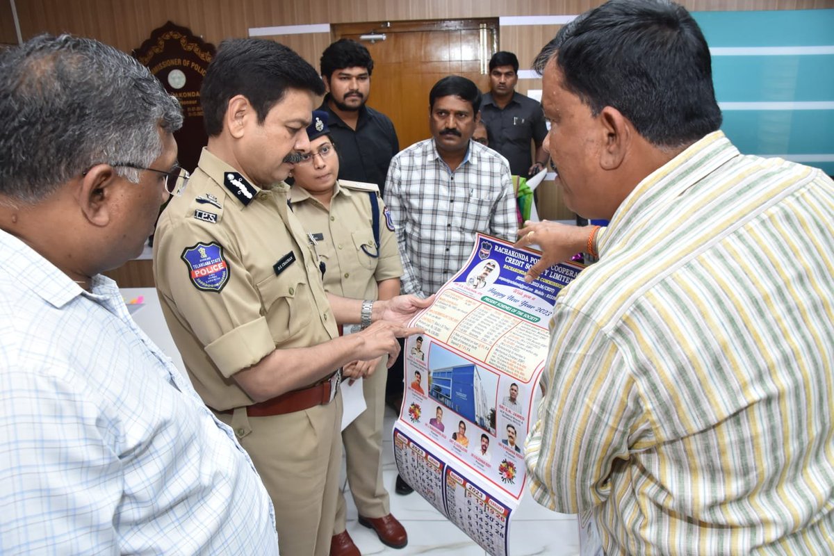 MalkajgiriCop's tweet image. Today #CP_Rachakonda Sri #D_S_Chauhan_IPS inaugurated the #RachakondaPolice cooperative society #calendar2023 at CPO, Neredmet. In this program #Addl_DCP Admin, #ACP_SB, Bhadra Reddy &amp;amp; others participated.

@TelanganaCOPs @DcpMalkajgiri @DCPLBNagar @DcpBhongir @Rachakonda_tfc
