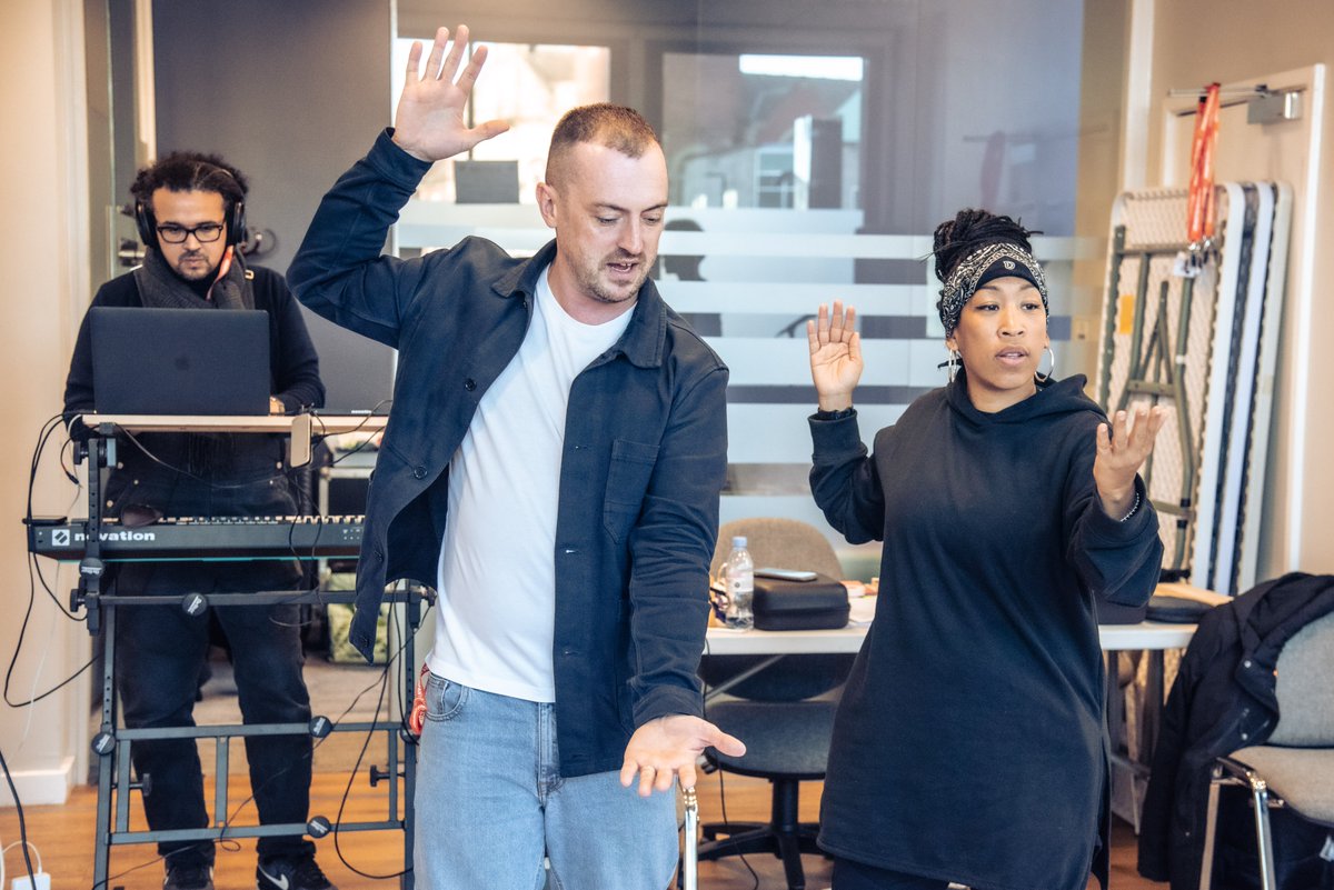 crucibletheatre's tweet photo. The cast of Birds and Bees are in rehearsals, ahead of the show opening in the Playhouse on Wed 25 Jan! 

Take a look at these photos by @snappersaunders 📸

#BirdsandBeesTour https://t.co/MNqVNJ9JEJ