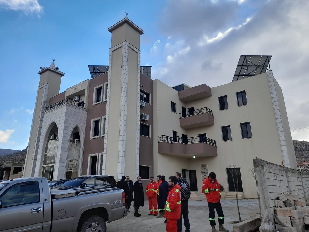 MYEmbBeirut's tweet photo. The team from #PASRELIEF contributed equipment for classrooms at the Islamic Center in Arsal. The contributions are for vulnerable local communities to learn new skills. The Embassy welcomes and supports contributions from the various Malaysian NGOs to Lebanon. https://t.co/TF1aES7Sf0