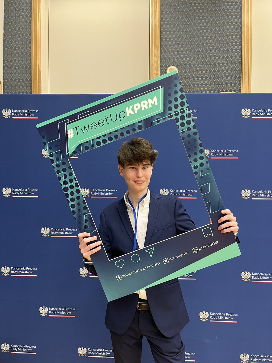 Szafarowicz2001's tweet photo. #TweetUpKPRM mniej formalnie 😁👌 https://t.co/8cxQm9mOoO
