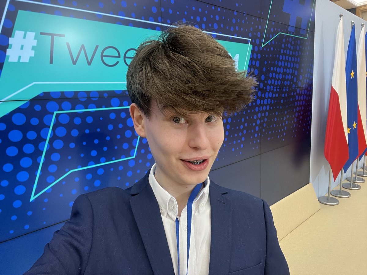 Szafarowicz2001's tweet photo. #TweetUpKPRM mniej formalnie 😁👌 https://t.co/8cxQm9mOoO