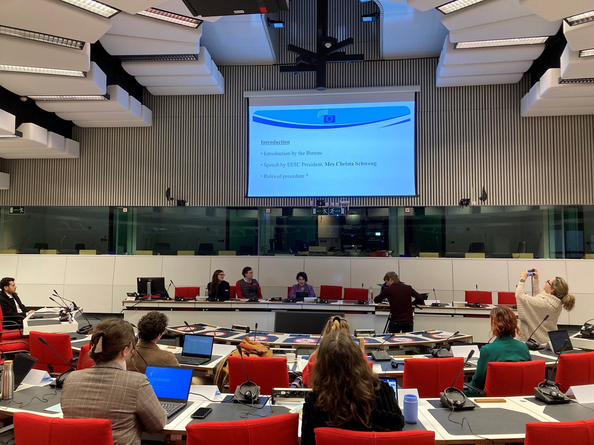 EESC_President's tweet photo. 🎬 What a refreshing way to start the day - a mock #EESCplenary organised by our trainees.
We need this creative and constructive thinking to drive our societies forward.
👏 Congratulations to such committed #EUtrainees. Keep up the good work! https://t.co/9H0gCK9QZh