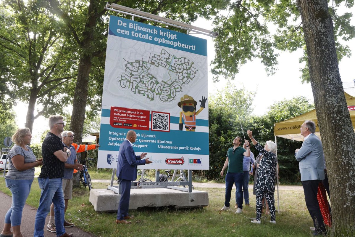 Gem_Blaricum's tweet photo. De Bijvanck is een wijk uit de jaren '70 🏘️ en toe aan een totale opknapbeurt. De gemeente Blaricum en aannemer Roelofs zijn ondertussen al een paar maanden bezig met het uitwerken van het definitieve ontwerp. Benieuwd naar de stand van zaken? Lees meer 👉 https://t.co/8c6YZ8Yled https://t.co/8L4XcweO3p