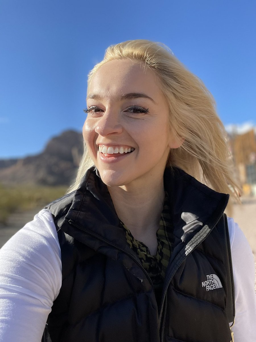 MandyMarx.com on Twitter: "Day 22 of 30 Vegas Selfie Challenge 🌴 🎰 🍹 Desert day! #Vegas #desert