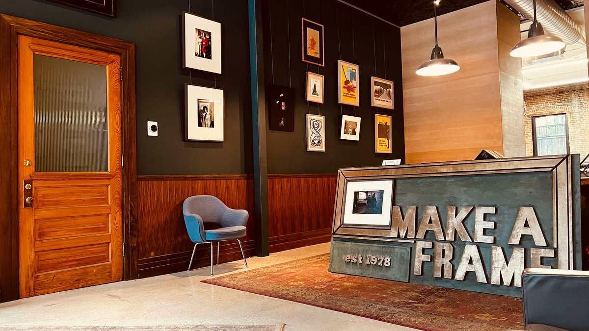 AtlanticAveLDC's tweet image. Custom frames crafted by hand since 1978 😍 Make A Frame also has a variety of posters, vintage prints, and art to view and purchase. Check them out at 137 Atlantic Avenue.

#makeaframe #customframes #frameshop #vintageprints #art #atlanticavenue #brooklyn #bk #nyc