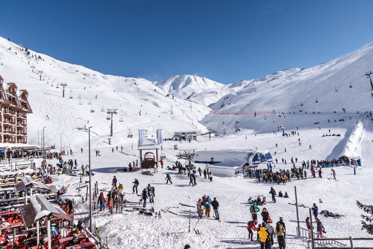 ¡¡¡Menudo díazo !!! ☀️🤩⛷️ 
Así de bonita ha quedado la estación tras la super nevada de estos días ✨ Ahora a disfrutarla al máximo que aún queda todo el fin de semana por delante.✌️

Reserva aquí tu forfait y tu plaza de parking para el fin de semana👉astuncandanchu.com/tienda