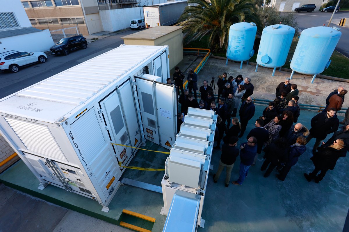 Cerramos la semana con el buen sabor de boca que nos dejó la inauguración de la Mega batería instalada por nuestro cliente @cubiertasolar  Solar en las instalaciones de @TexatheneaSL en #Villena 

<a href="/HuaweiSolar/">Huawei FusionSolar</a> 
<a href="/WattkraftIberia/">Wattkraft Iberia</a>