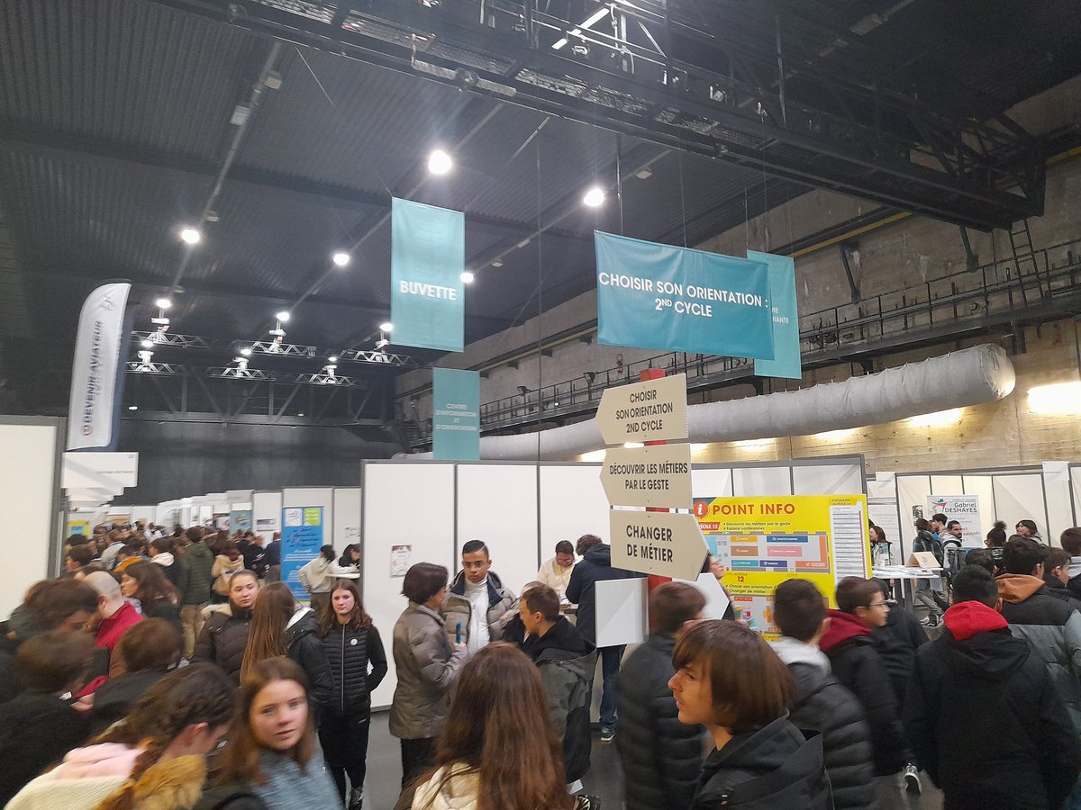 AlinePATOUREAU's tweet photo. TRAJECTOIRE vous a manqué ? Nous revoilà à la base sous marine de St Nazaire 😁 venez nombreux et décrochez votre future alternance, école et/ou découvrir les métiers #onestlapourvous #poleemploi #trajectoire2023 https://t.co/vLb5oc0Uz9