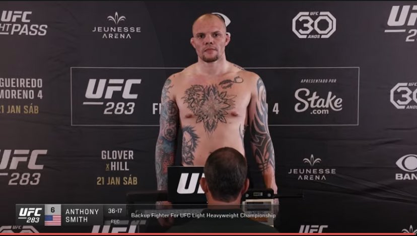 mmamania's tweet photo. Anthony Smith misses weight as the back up fighter of the main event - (209 lbs) https://t.co/IRUh6Pvyo4