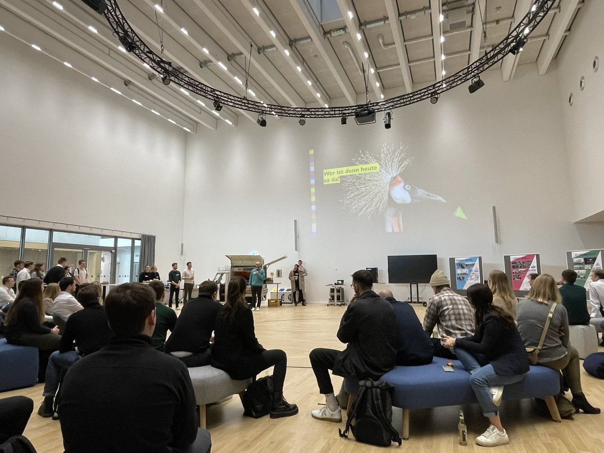 Los geht’s! Heute ist der gemeinsame Pitch Day für die Design-Thinking-Lehrveranstaltungen der Ruhrgebiets-Unis Duisburg-Essen, Dortmund und Bochum bei uns im ZESS. Unser innovatives Praxisprojekt KIbox ist auch dabei! <a href="/uniallianz/">Universitätsallianz</a> <a href="/ruhrunibochum/">Ruhr-Universität Bochum</a> <a href="/cet_tudortmund/">Centrum für Entrepreneurship & Transfer (CET)</a> <a href="/TU_Dortmund/">TU Dortmund</a>