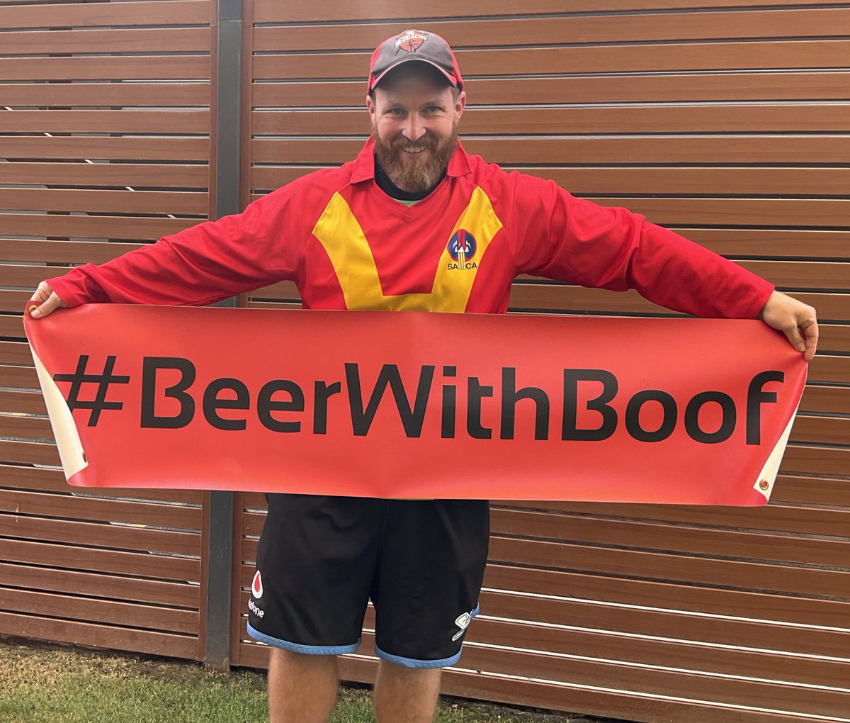 RedbackJim's tweet photo. #BeerWithBoof #Spontastic day https://t.co/dzP2HaBdK4
