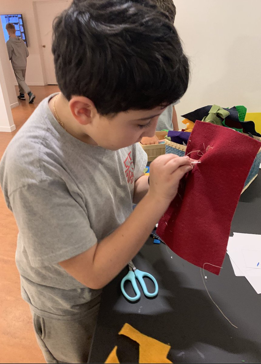 MrsLaschowski's tweet image. Grade 5s had a great time at @TMCtoronto! We explored the Double Vision and Unity exhibits, as well as made our own felt appliqué #yorklearns @theyorkschool