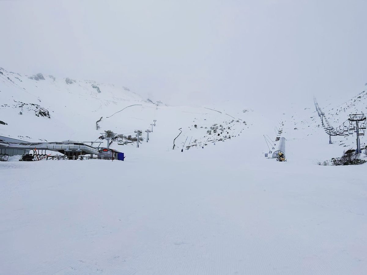 eisanisidro's tweet photo. ⚠️ APERTURA SÁBADO 21 ⚠️
Previsión de apertura del sector de Cebolledo con 4,5 km esquiables. A medida que avancen los trabajos de acondicionamiento entrarán en servicio nuevos sectores.⛷️🏂

Toda la información actualizada en cuanto se vaya produciendo 👉🏻 https://t.co/FN73bSKnkJ https://t.co/VmG8hGKLxU
