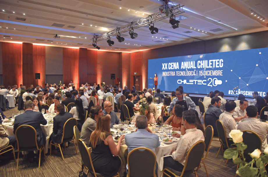 Durante el 20° aniversario de <a href="/ChiletecOrg/">Chiletec</a>, se entregaron balances y proyecciones, así como premios a personas, proyectos y empresas destacadas. Conozca más detalles en bit.ly/3D2L0uv