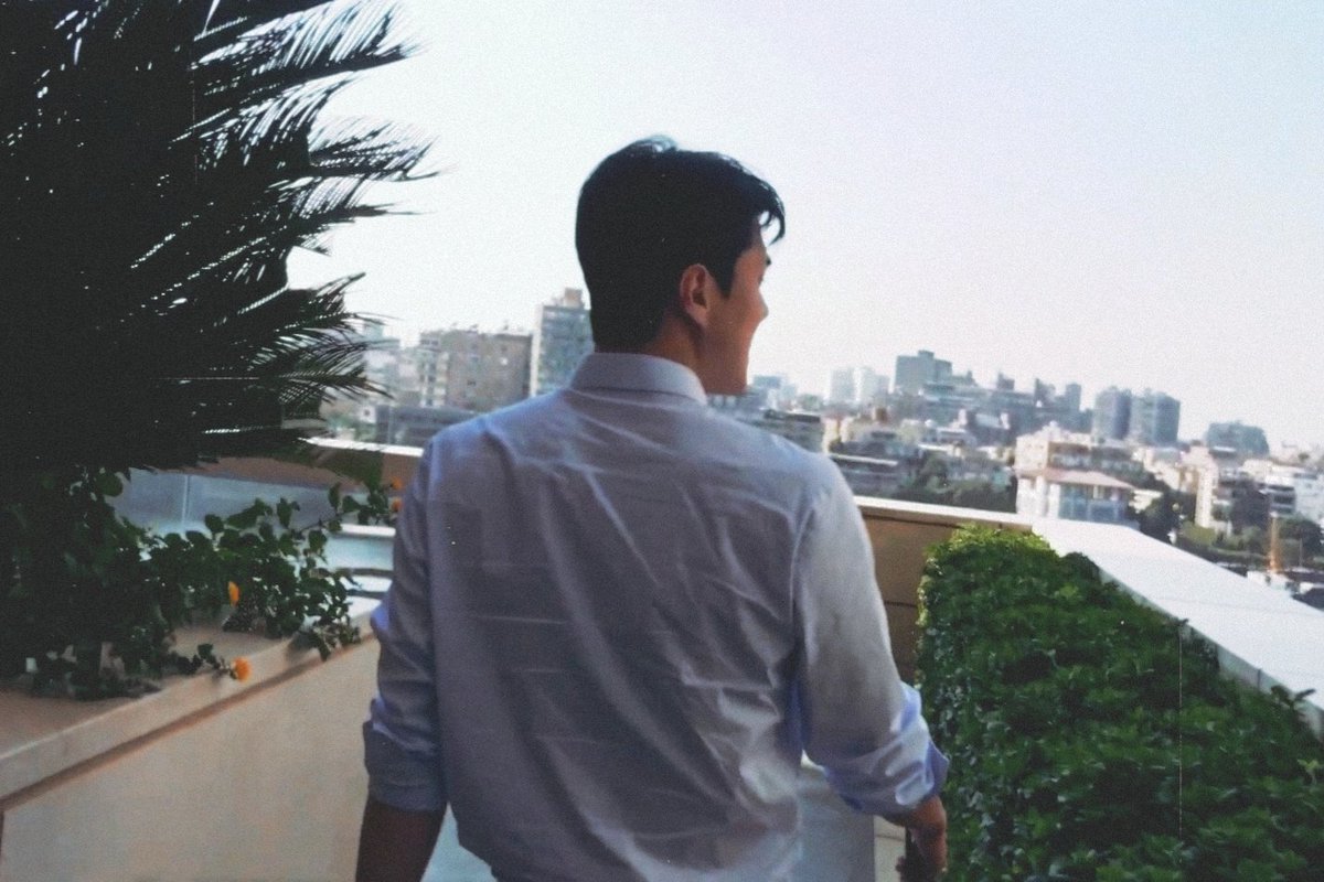 kyoongsverse's tweet photo. #SEHUN in egypt 📸 https://t.co/6Shr2YqbI4