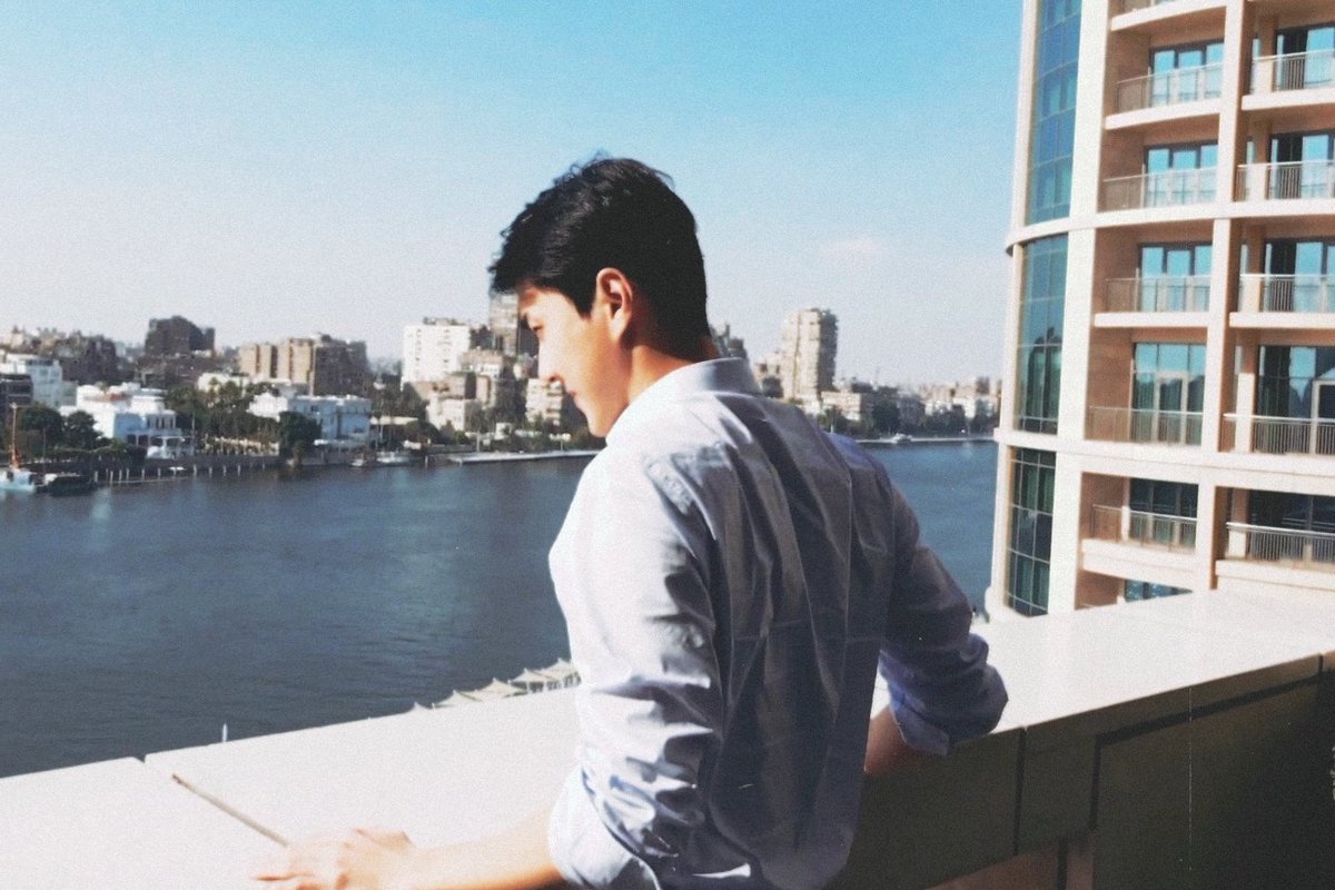 kyoongsverse's tweet photo. #SEHUN in egypt 📸 https://t.co/6Shr2YqbI4