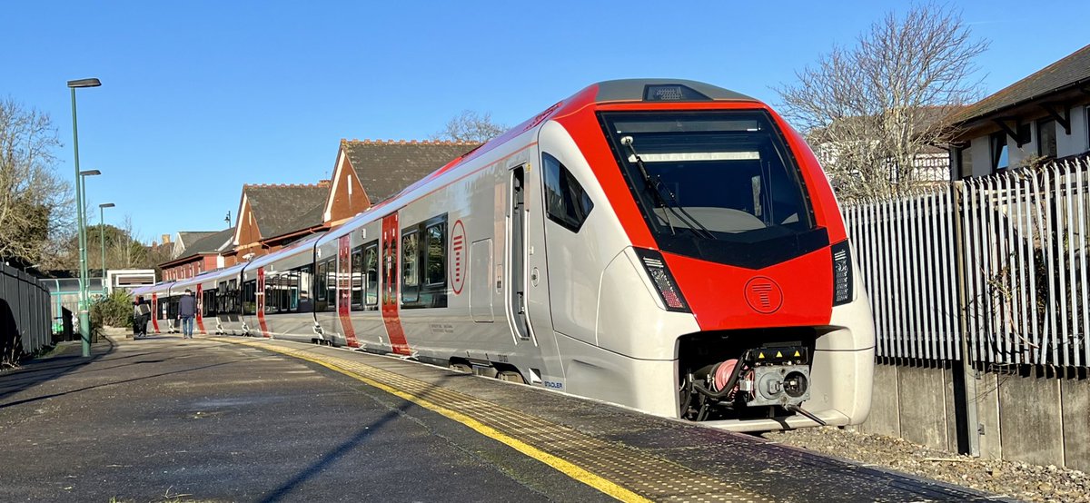 PlatformEdge1's tweet image. ✅ Penarth

Here is 231007 standing at Penarth ready to do a service to Rhymney #Class231