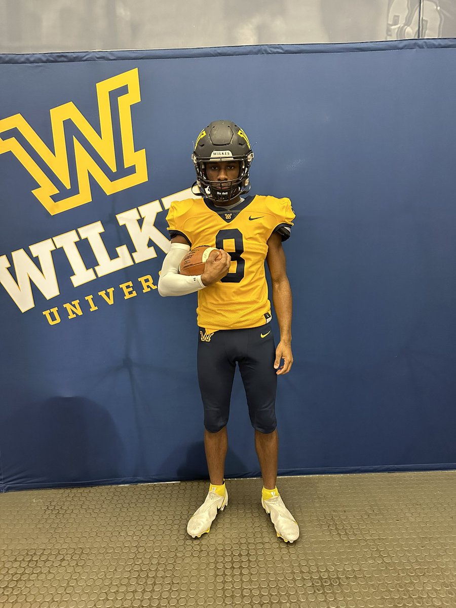 khadifii's tweet photo. I’m blessed to receive my second offer from @WilkesFootball ! Thank you @CoachKDickerson &amp; the rest of the coaches for an amazing visit ! 💪🏿🔥 https://t.co/7EK6ZUWUkd