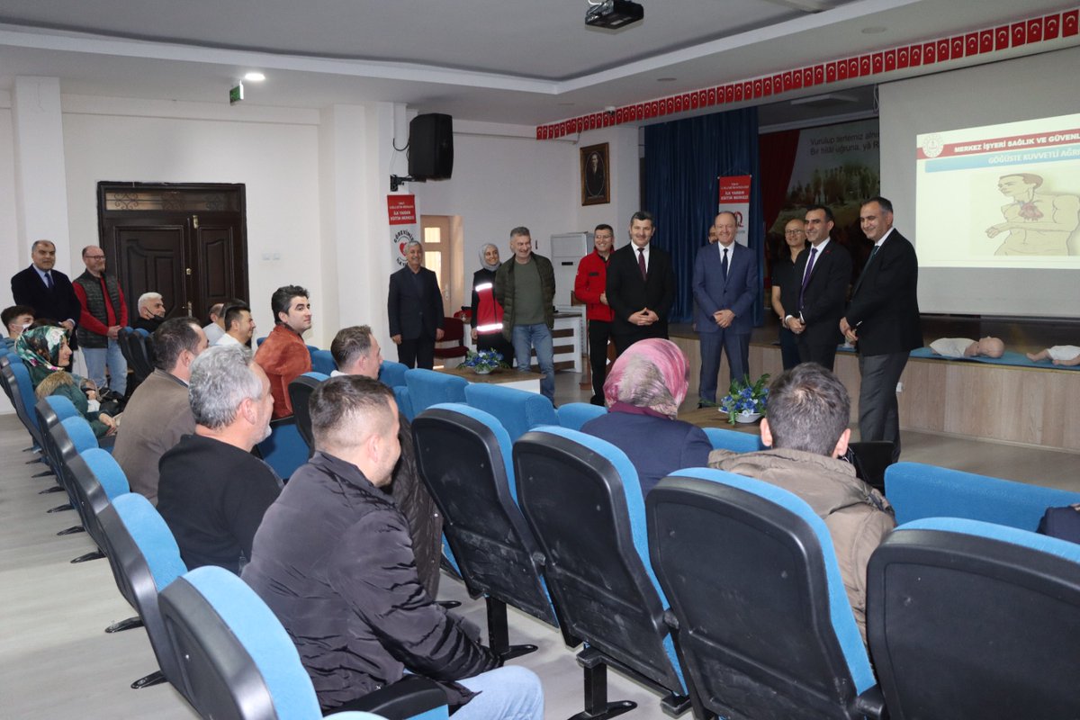 tokatmem's tweet photo. Destek Hizmetleri Genel Müdürümüz Sayın Levent Özil, Öğretmen Yetiştirme ve Geliştirme Genel Müdürümüz Sayın Cevdet Vural ve Müdürümüz Sayın Ahmet Özdemir Müdürlüğümüz İlk Yardım Eğitim Merkezince verilen İlk Yardım Eğitimlerini ziyaret etti.

@tcmeb @ahmetozdemirmem https://t.co/vnb6llUqtZ