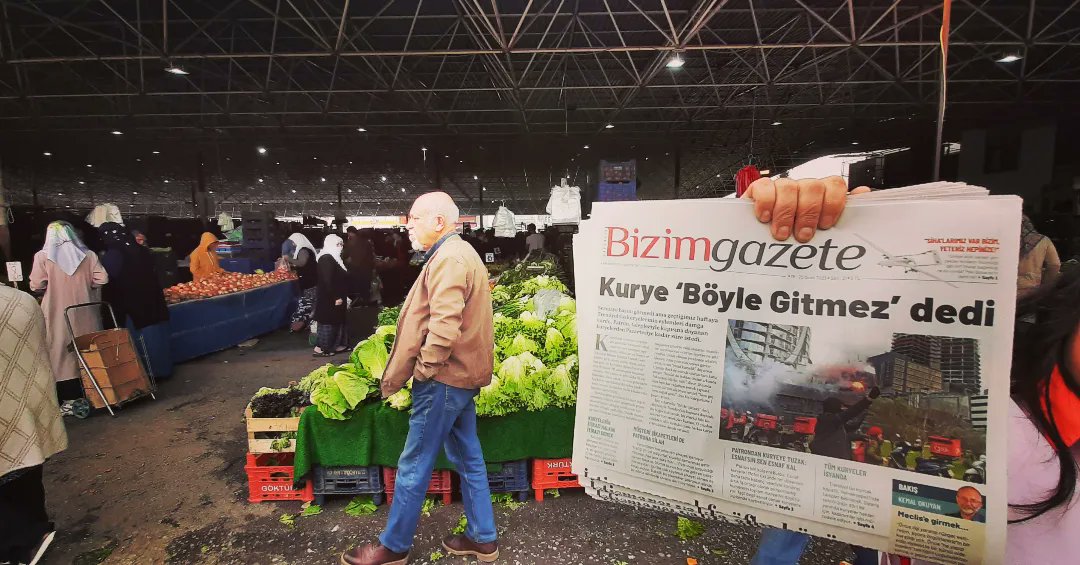 semtevi_altnova's tweet image. 📢 Kurye &quot;Böyle Gitmez&quot; dedi.

🗞 Bizim Gazete&apos;nin (@bizimgazeteden) bu haftaki sayısını #Altınova&apos;da emekçilere ulaştırdık. 

#BöyleGitmez