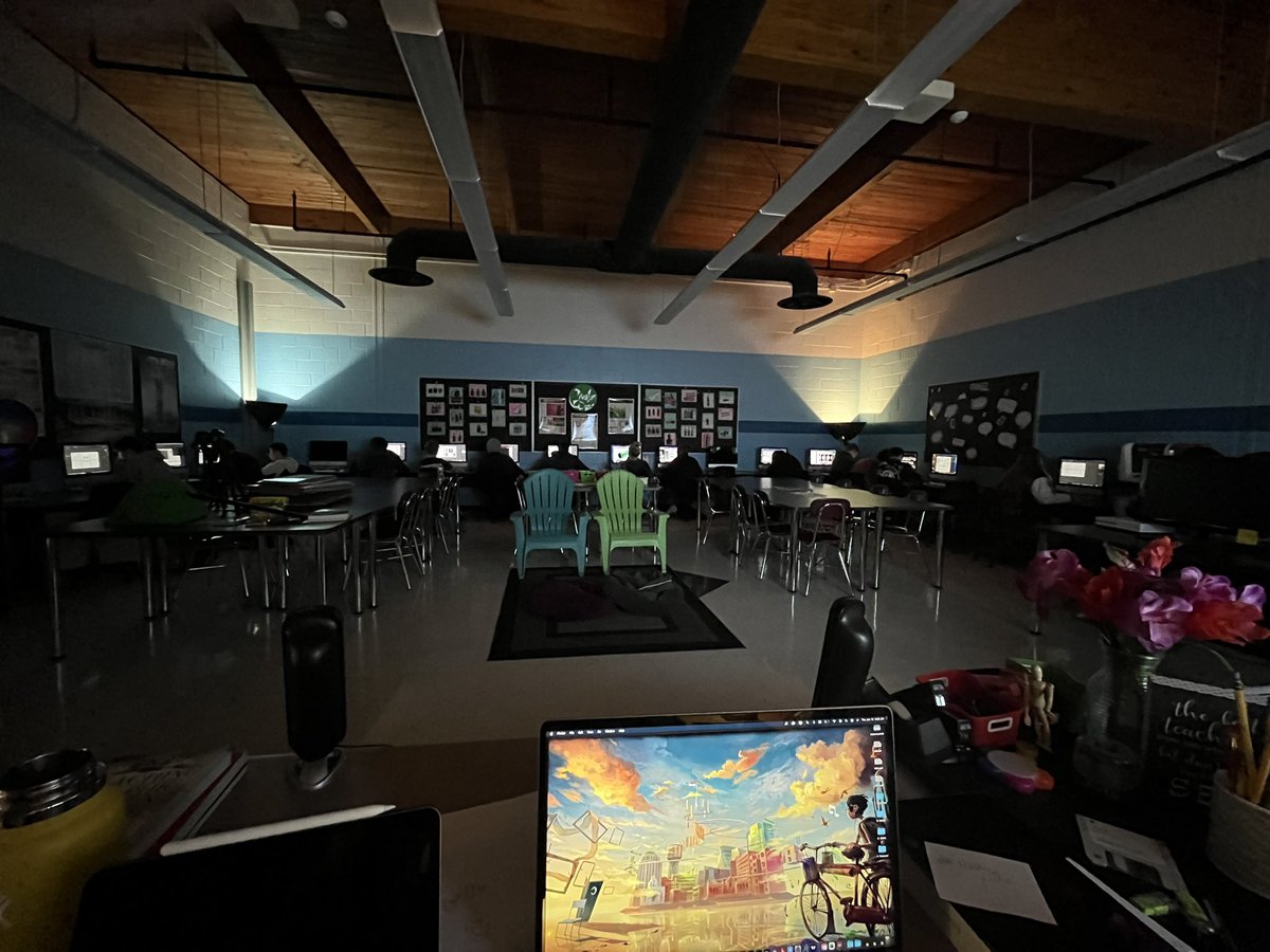 MHSNgraphics's tweet image. #GraphicDesigners deep in the design process in the #MacLab on real client work for an alumnus business #logo &amp;amp; for @LionCubsMHSN annual #tshirtdesign using #industrystandard tools #ipads #iMacs #adobephotoshop #DesignThinking #MTPSpride #WeAreMiddNorth #AppleEDULeaderChat