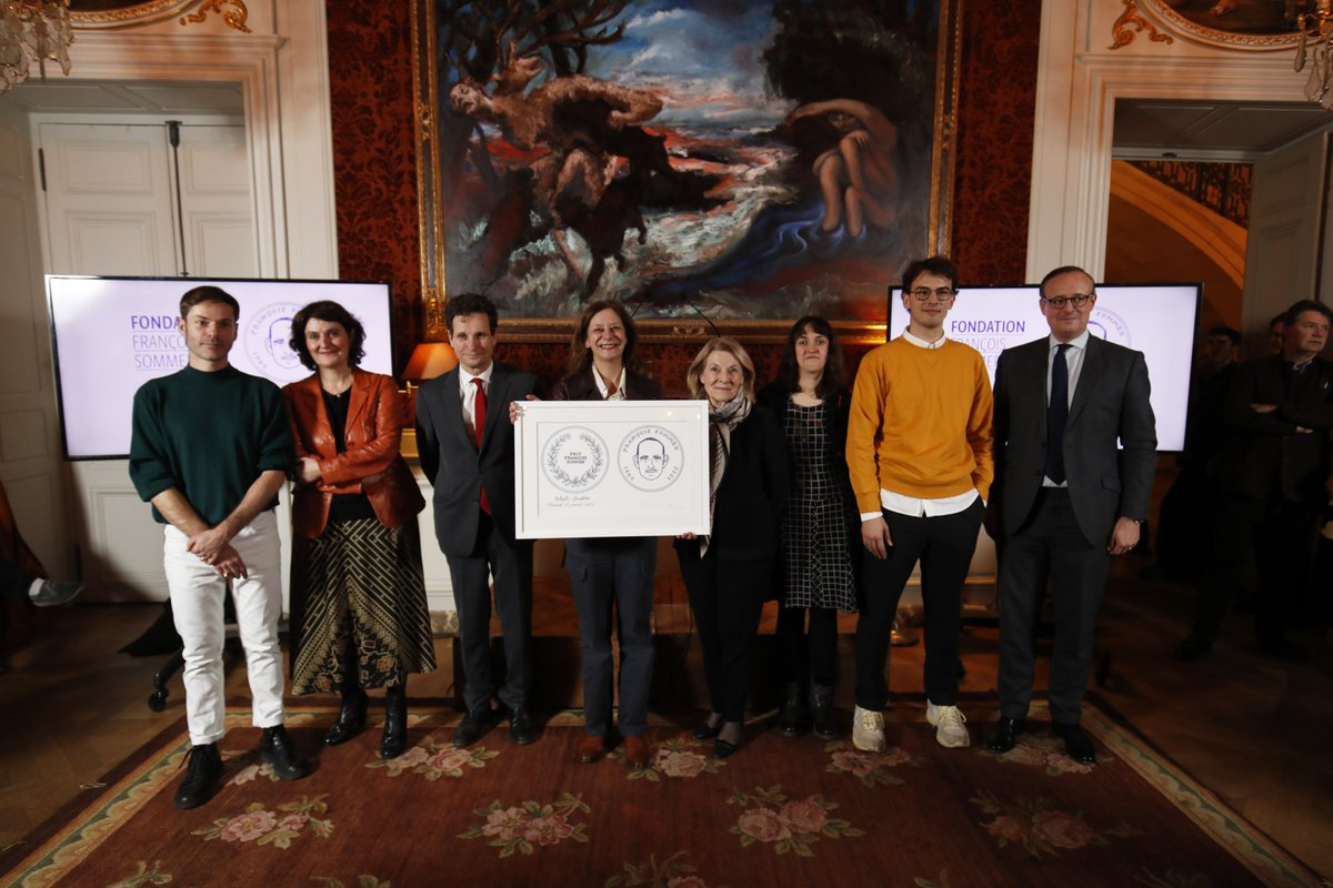 🏆 Prix littéraire François Sommer 2023 📚 Et la lauréate est… Sibylle Grimbert pour son roman, Le Dernier des siens (<a href="/Ed_AnneCarriere/">Editions Anne Carrière</a>). Depuis 1980, ce Prix littéraire récompense chaque année une œuvre qui explore les rapports de l’homme à la nature. 
fondationfrancoissommer.org/prix-litterair…