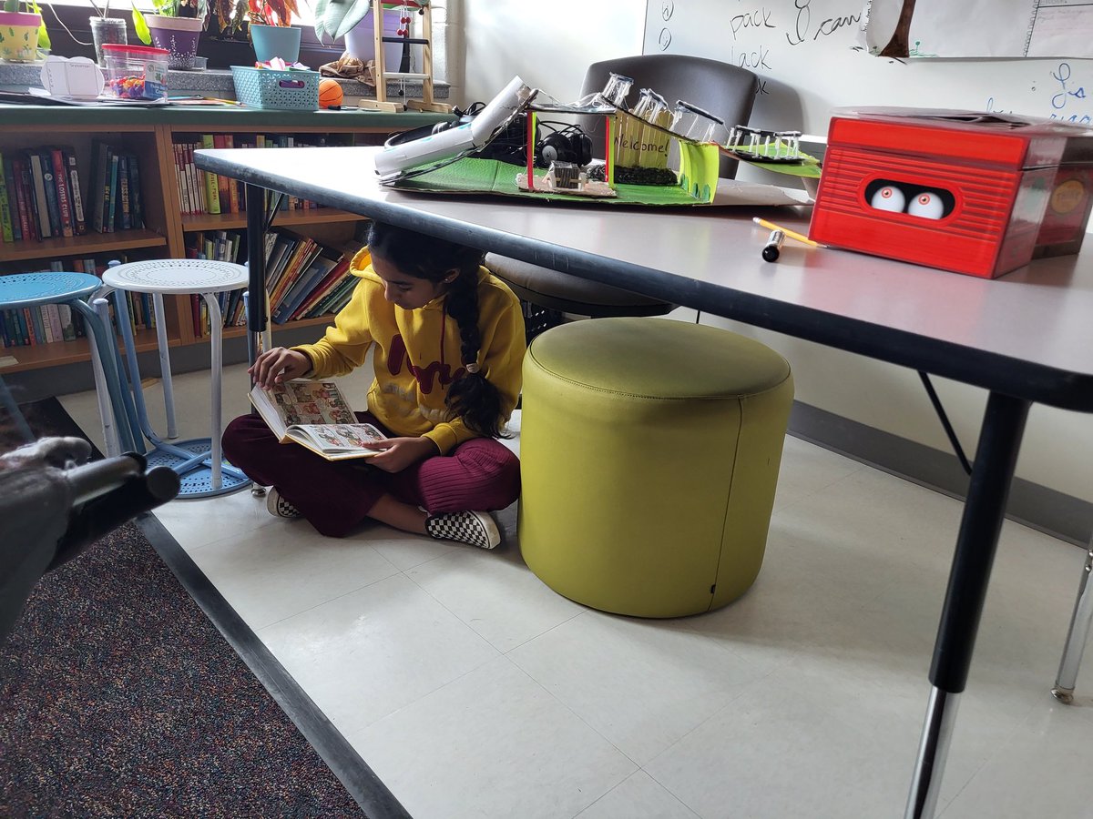 Ending the week with our favorite thing.... marathon reading! We're continuing to build our reading stamina as we head into the second half of the year. My favorite part is seeing the creative places students choose to read!