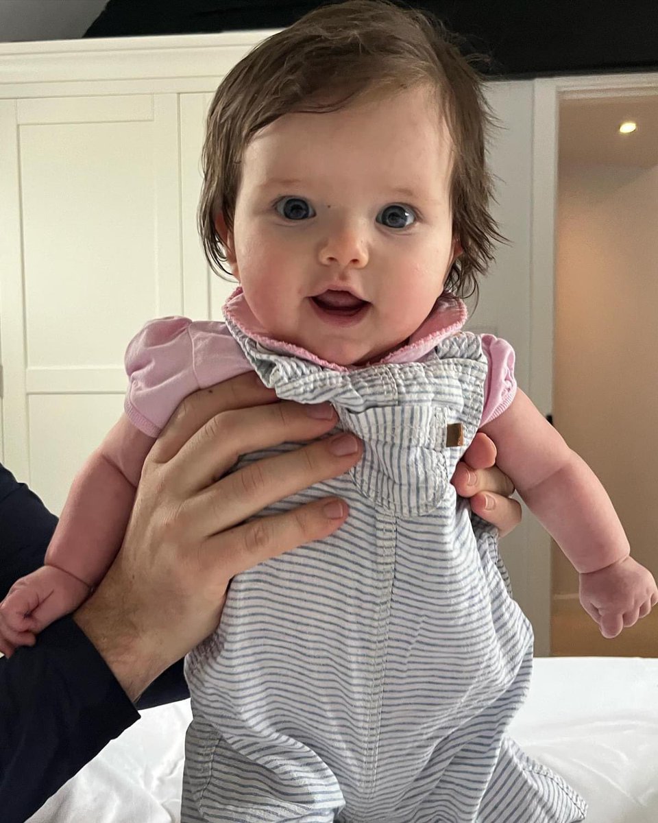 RachelHbookworm's tweet photo. Love this little cutie. Niece/nephew number 7 now 4 months old. They need to stop growing so quickly 🌸 https://t.co/wIPna4A8ch