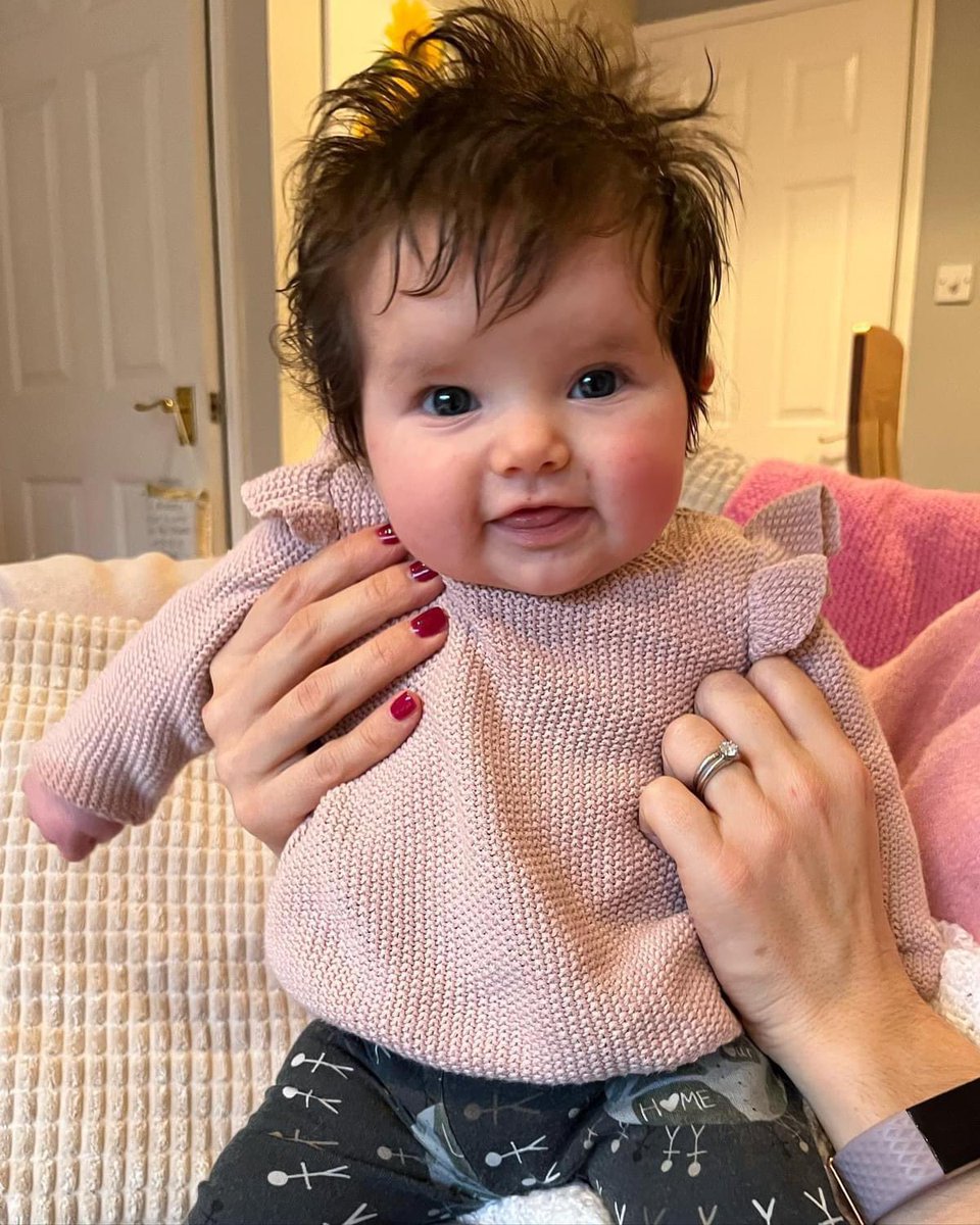 RachelHbookworm's tweet photo. Love this little cutie. Niece/nephew number 7 now 4 months old. They need to stop growing so quickly 🌸 https://t.co/wIPna4A8ch