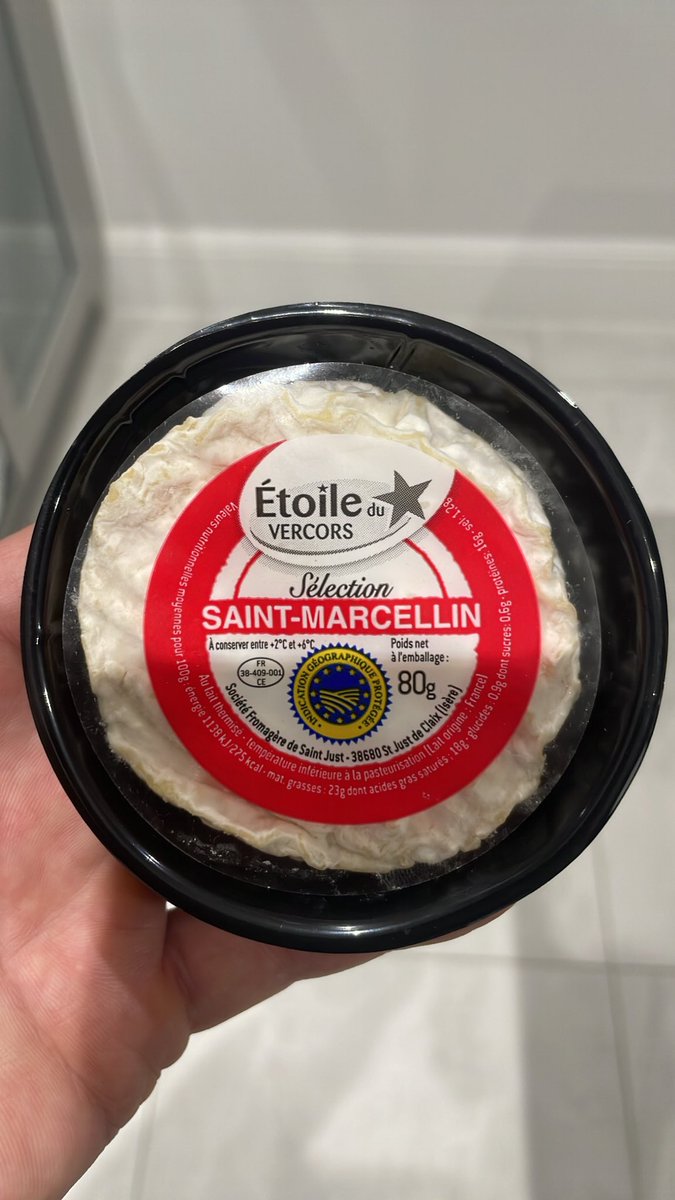 fredsirieix1's tweet photo. The naughtiest of all cheeses #StMarcellin https://t.co/JVD0tOcISU