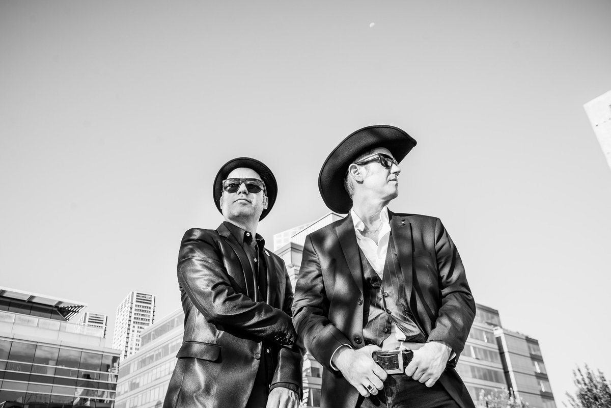 MACHenvivo's tweet photo. MACH 🔥😎😎🔥@machenvivo
@mchampagna @anibalchampagna
Foto: @eva.alessandra.fotografia
#Photoshoot 📸 #MACHsession
💽 Escuchá MACH @machenvivo 🎧🎵👇🏻
🔵 https://t.co/LdWF4ouO1e
#MACH #MACHViento #photo #rock https://t.co/m2agM5G5wj