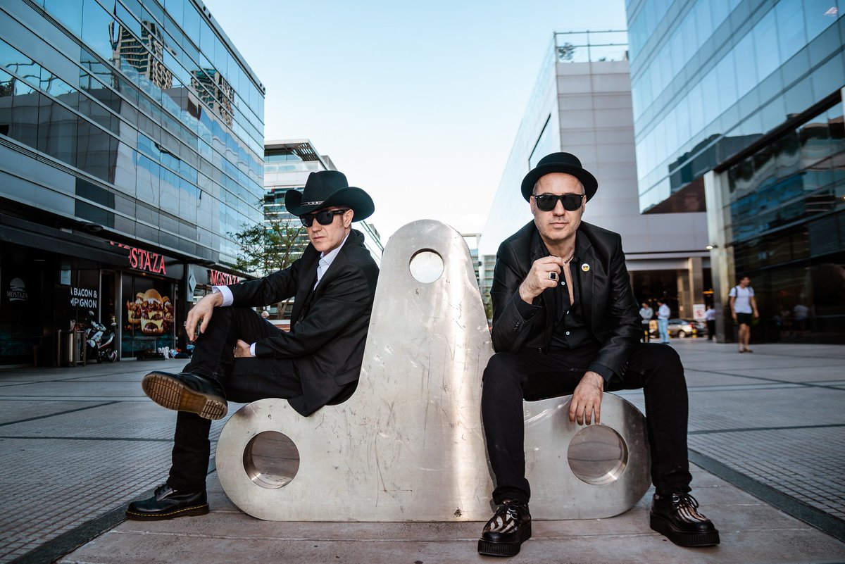 MACHenvivo's tweet photo. MACH 🔥😎😎🔥@machenvivo
@mchampagna @anibalchampagna
Foto: @eva.alessandra.fotografia
#Photoshoot 📸 #MACHsession
💽 Escuchá MACH @machenvivo 🎧🎵👇🏻
🔵 https://t.co/LdWF4ouO1e
#MACH #MACHViento #photo #rock https://t.co/dUMO5T3DGr