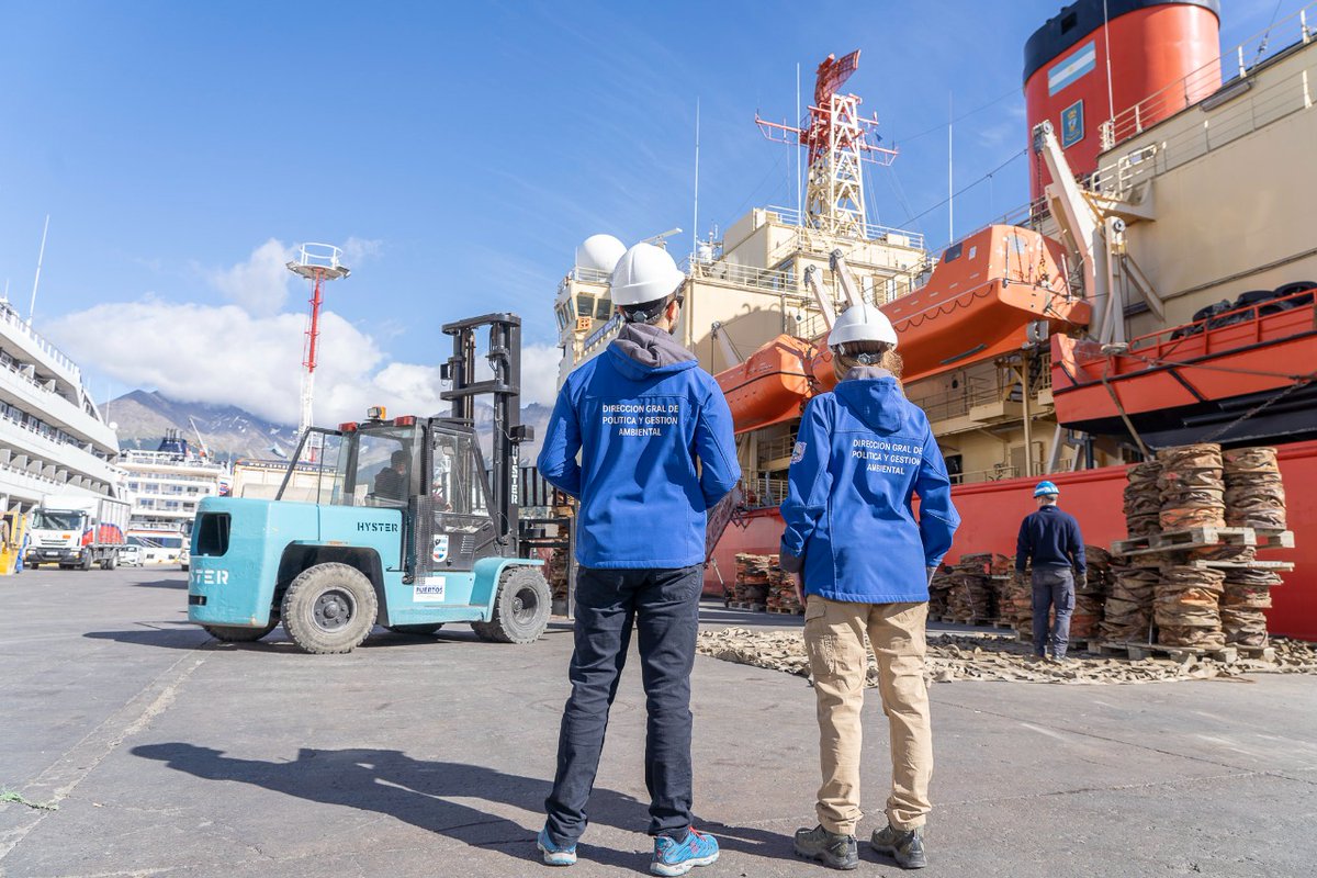 findelmundoar's tweet photo. 🇦🇷El rompehielos ARA “Almirante Irízar” llegó al puerto de Ushuaia, finalizando con la primera etapa de la Campaña Antártica de Verano 2022-2023.
#DefendemosTDF
@MindefArg https://t.co/fghKQY5ZXw