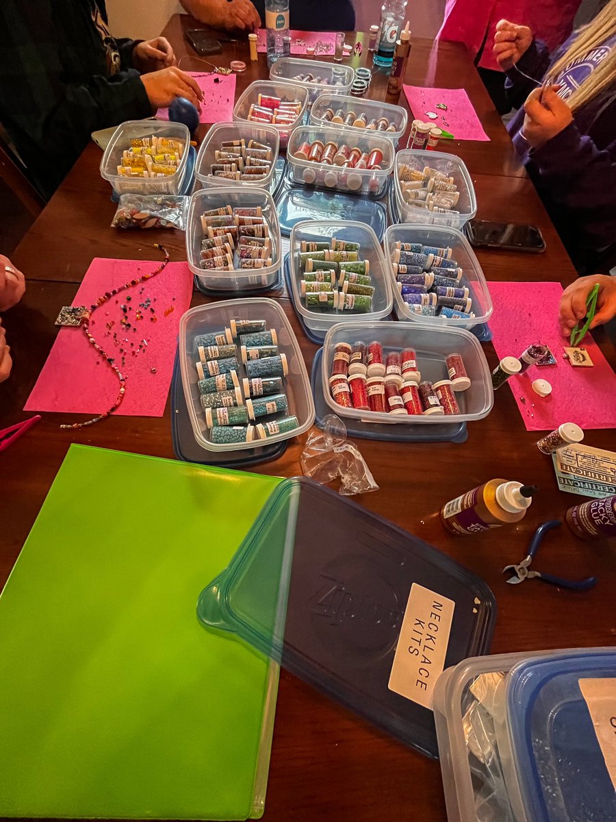 Happy Friday 🥳👏🏽

📣CBT Group is coming up next week (Tuesday 24) ages 12-17, please call our intake to let us know you are interested📣 

Not interested in CBT? We also have an Art Night happening Tuesday afternoon as well🎨