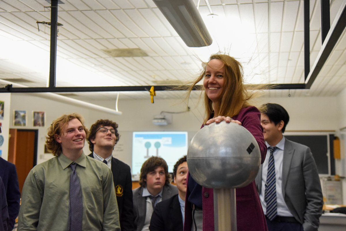 avonoldfarms's tweet photo. We like to remind our students that it's important to stay grounded, especially when dealing with electric currents!
This week, students in Ms. Harrington's physics classes got to experiment with a Van de Graaff generator. #AvonOldFarms #ActiveLearningAtAvon https://t.co/bWPB0RYmCq