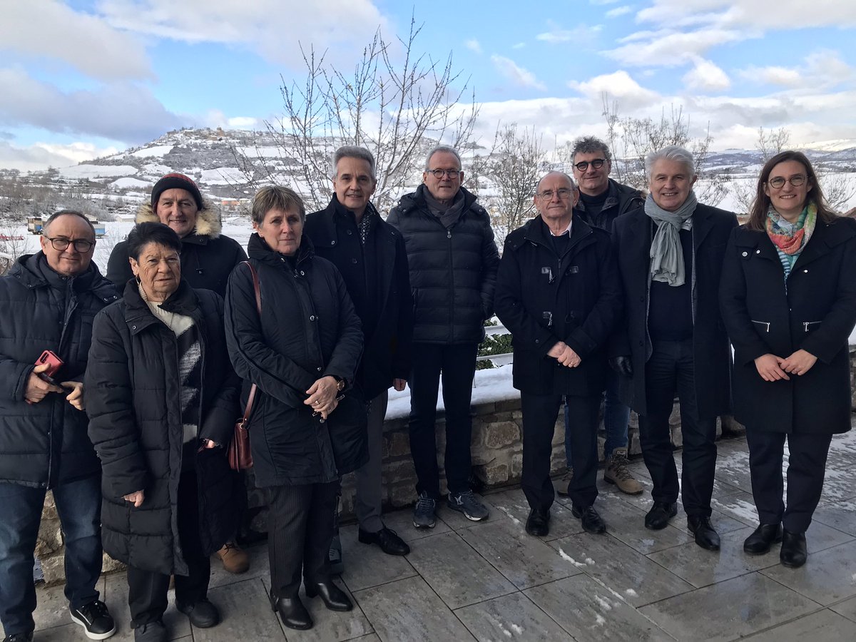 Merci 🙏 à Mr Haon de l’UMM et à son équipe pour la visite du village bleu ! Et merci aussi aux résidents pour leur accueil ! Une belle journée sous la neige ❄️ en compagnie de <a href="/moulyclo/">Claude Mouly</a> président de <a href="/udsmaComm/">Mutualité Française Aveyron</a>, <a href="/BernardCreissen/">Bernard Creissen</a> président de <a href="/MutOccitanie/">Mutualité Française Occitanie</a> et @MichelViciana