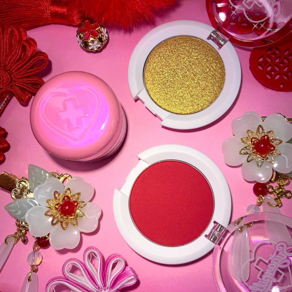 sugarpillmakeup's tweet photo. Get festive this Lunar New Year in our best-selling red and gold eyeshadows - Heatwave, Love+ and Solar! ✨❤️ #sugarpill #lunarnewyear #lunarnewyearmakeup #redeyeshadow #goldeyeshadow https://t.co/YtVWAYjL6U