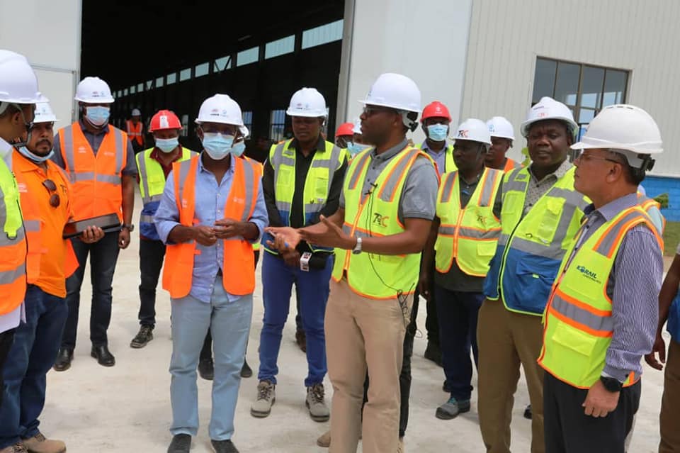 date_africa's tweet photo. 🇹🇿 Tanzania : MINISTER OF CONSTRUCTION AND TRANSPORT satisfied with the speed of construction of the modern SGR railway in the Isaka-Mwanza KM 341 section and asked the residents of the lake region to plan to take advantage of this economic opportunity.
#utdatanzania https://t.co/hhw7YAfQUr