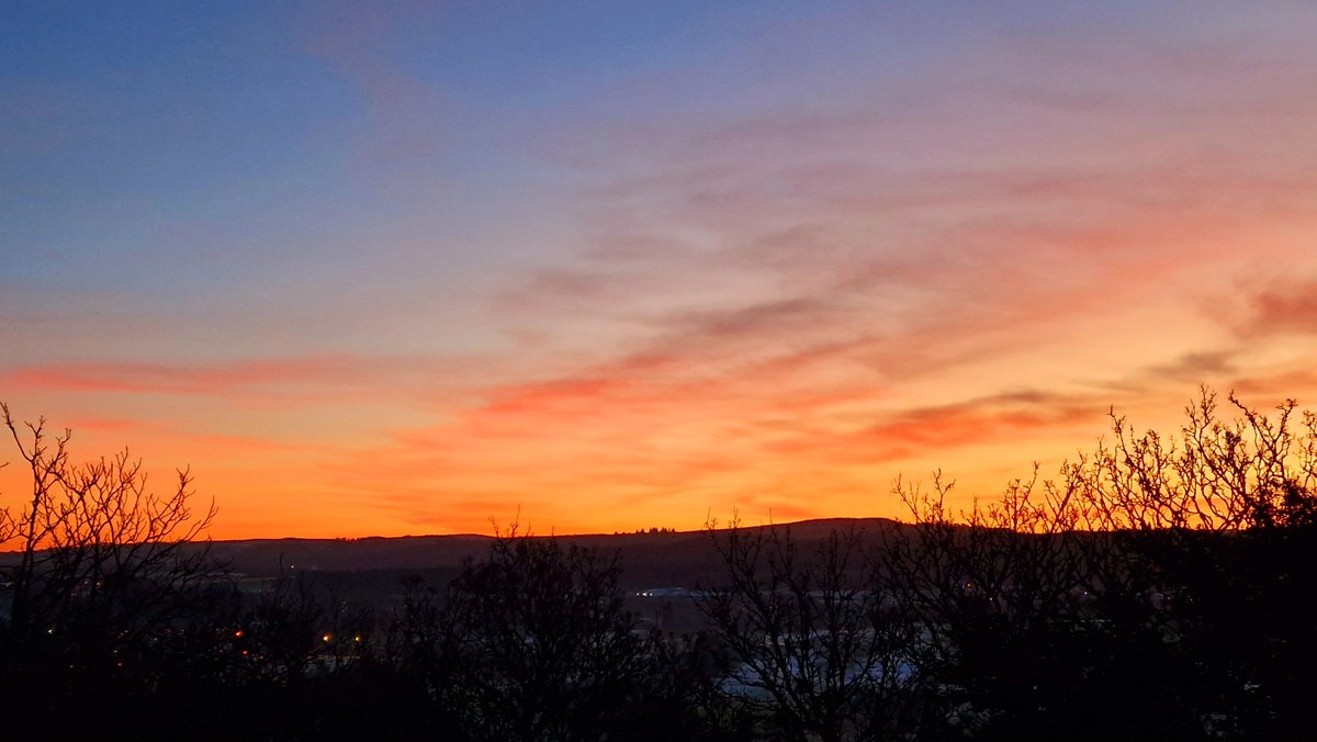 frasergj's tweet photo. Scenes of dusk light from #Stirling taken today (20/1) @BBCScotWeather @BBCAimsir @bbcweather https://t.co/iK1IN8lcYS