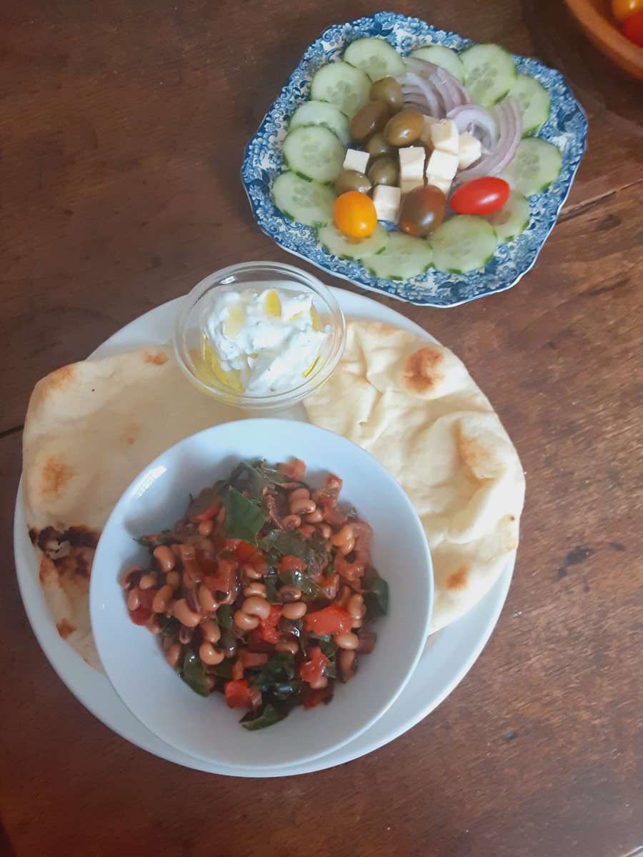 #Palestinianfood #louvi
#blackeyedpeas #swisschard
#vegetarian #naan #raita

yum!😁