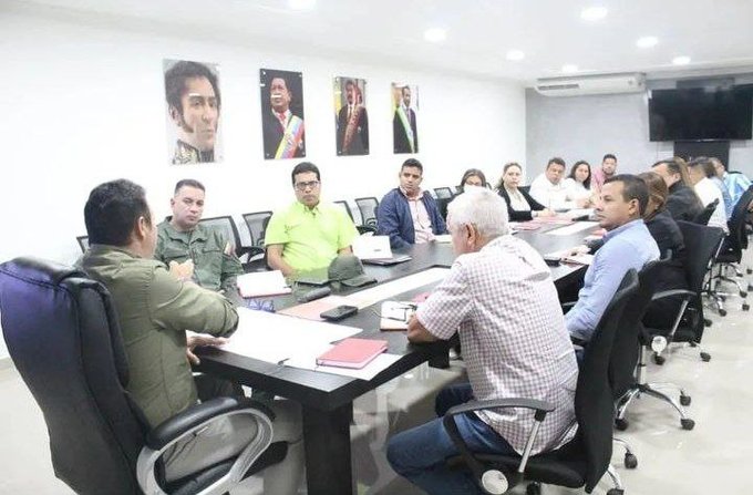 Gob_Guarico's tweet photo. #DeInterés‼️El gobernador inició la semana con una reunión junto a los miembros del Gabinete a fin de planificar las diversas estrategias que se implementarán durante este año que comienza, para el beneficio de la población guariqueña, desde los 10 vértices de acción. 

#Guárico https://t.co/MVHG0yfGjk