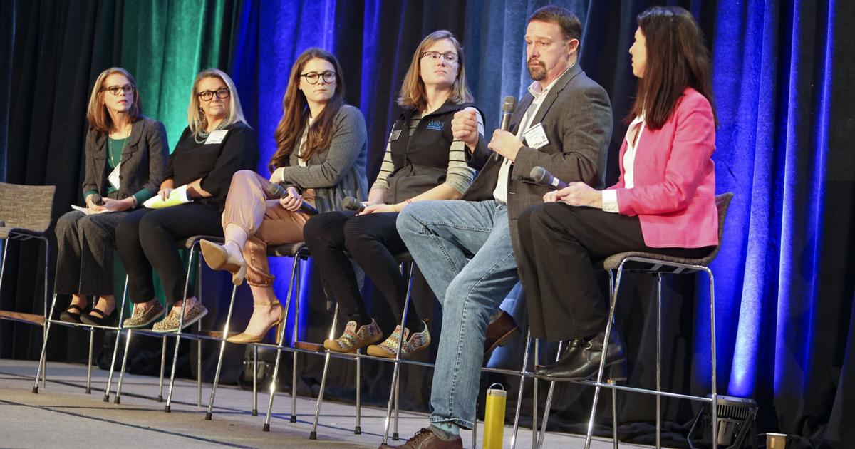FarmWeekNow's tweet photo. Local growers with questions on state or federal programs can rest assured they'll be helped. Representatives from @ILAgriculture @ISBEnews @ILHumanServices @usdaRD and @NRCS_Illinois shared how they can work with local producers: https://t.co/WqsxR1Rzet #FWN #EverythingLocal https://t.co/Mh1tdozZ0d